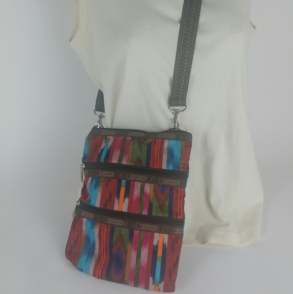Lesportsac Handbags - LeSportsSac Colorful Zip Crossbody Shoulder Purse